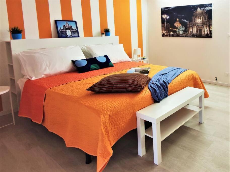 Central Apartments Mezzanine - 1 Min To Via Etnea Catania Exteriör bild
